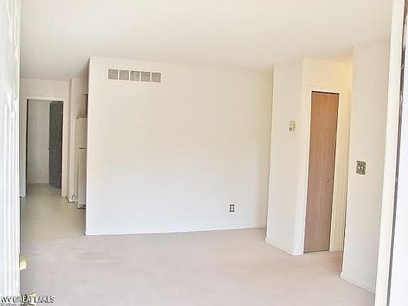 4th image of 22723 Garfield St