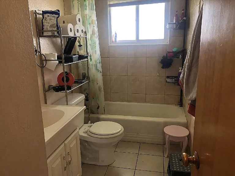 2 bed 1 bath Duplex home — Photo 7