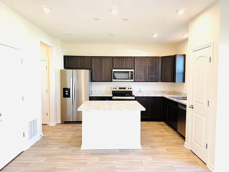 514 Penwell Dr — Photo 2