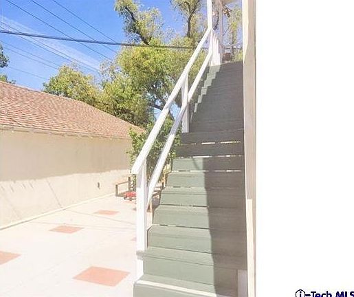 3rd image of 1018 W Glenoaks Blvd