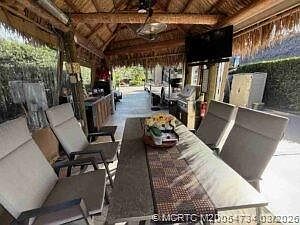 3rd image of 399 NW Chipshot Ln
