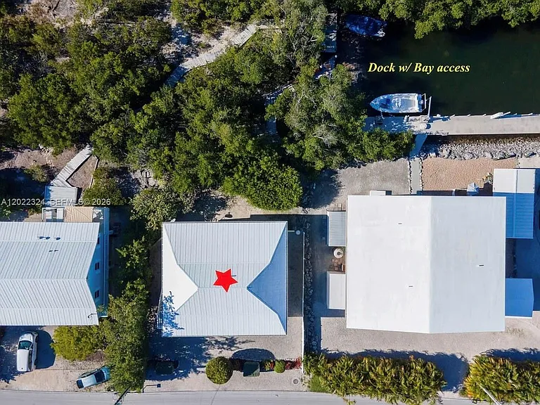 102 Venetian Dr — Photo 2