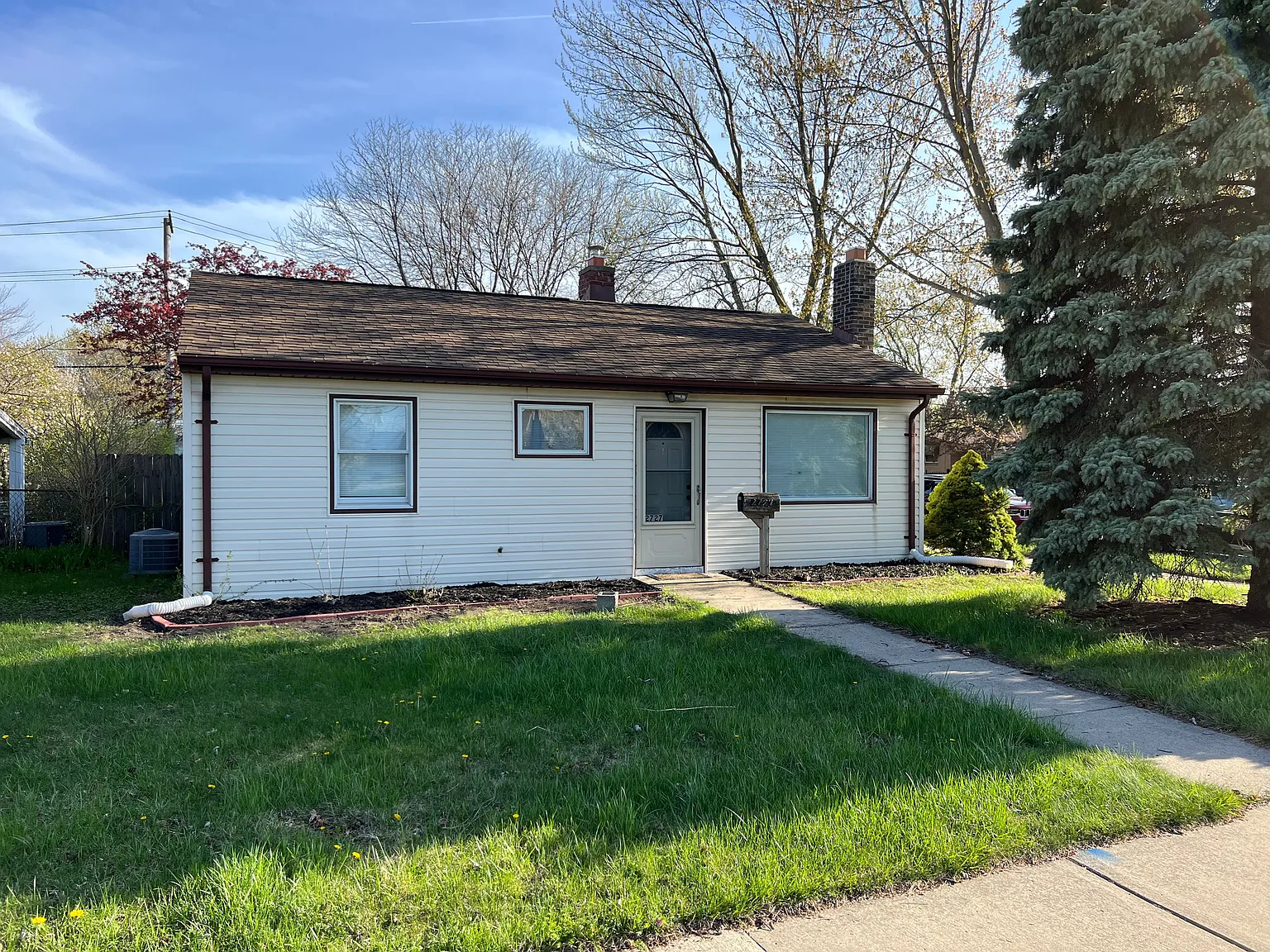 2727 Normandy Rd photo 1