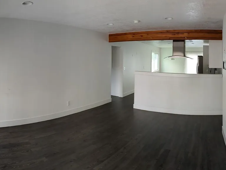 9120 N Tioga Ave — Photo 2