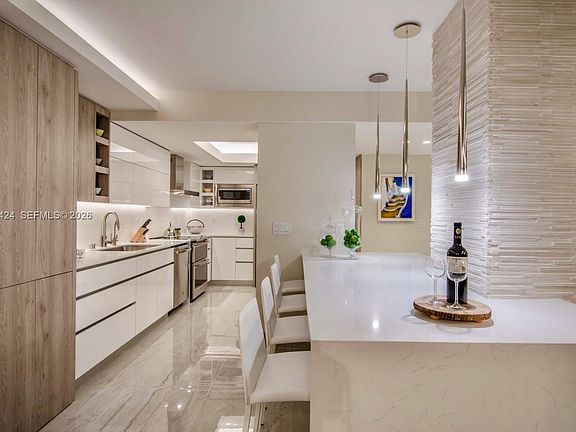 4th image of 900 Bay Dr APT 822