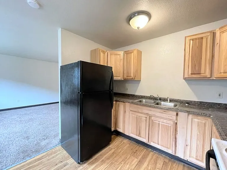 330 Flower St — Photo 11