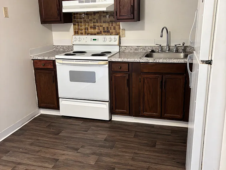 121 S Hazel St — Photo 10