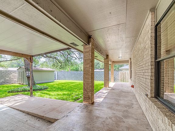 4th image of 203 Oakwood Dr