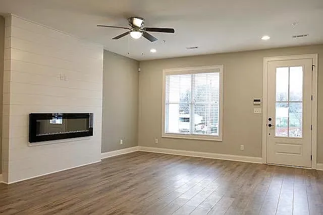3 bed, 2.5 bath, 1438 sqft, $1,800 — Photo 3
