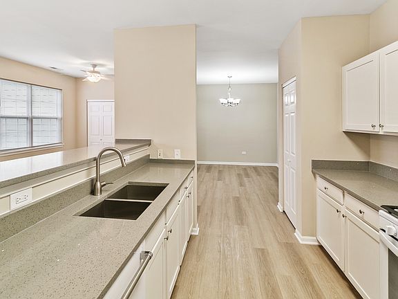 3rd image of 1171 Mount Vernon Dr