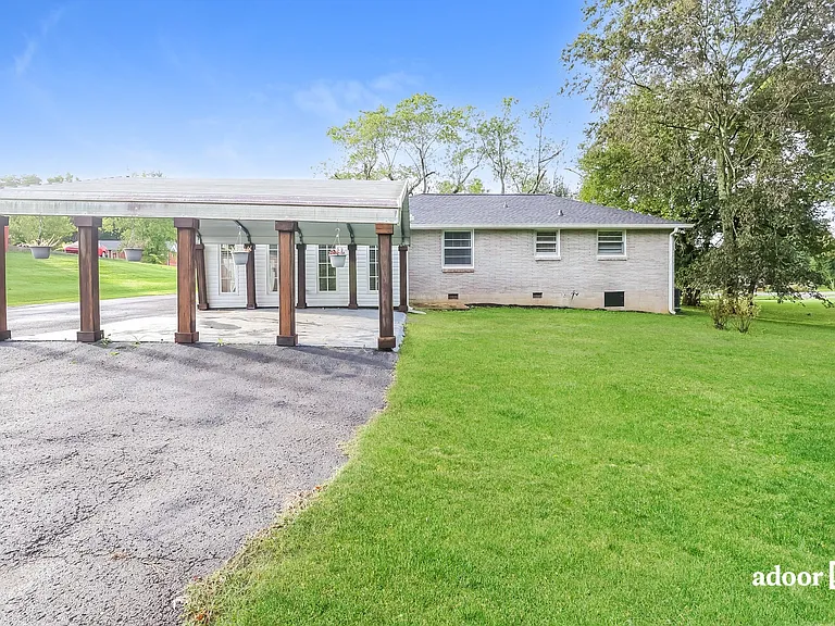 1332 Cheshire Dr — Photo 15