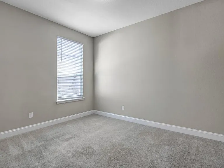 275 Renwick Pkwy — Photo 21