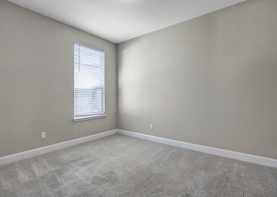 1st image of 275 Renwick Parkway St