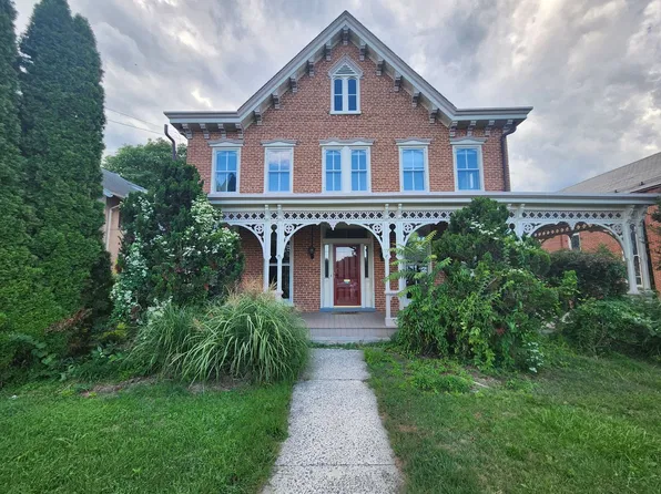 8 Linden Ave, Mercersburg, PA 17236