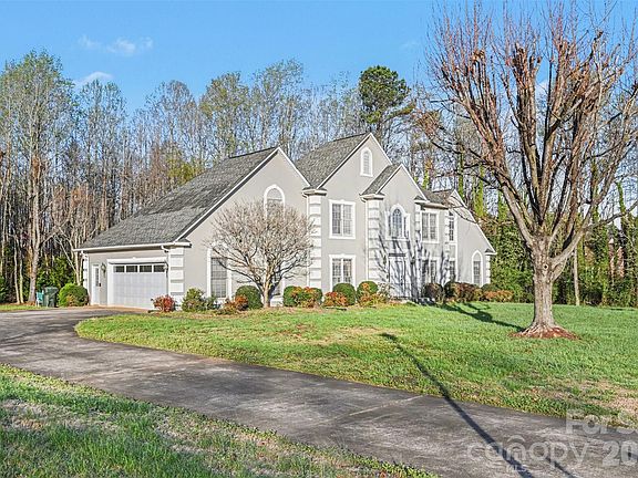 2nd image of 910 Weymouth Dr