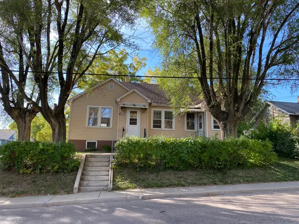 1104 Pulaski St, Peru, IL 61354