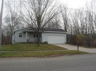 230 Oak St NE, Rockford, MI 49341