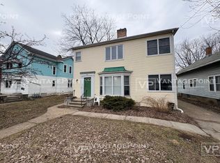 857 Jackson St #B, Oshkosh, WI 54901