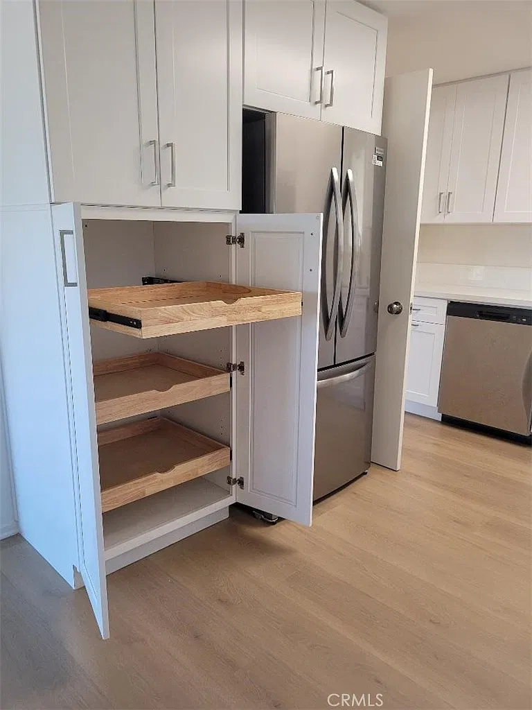 2 bed, 1057 sqft, $3,200 — Photo 4