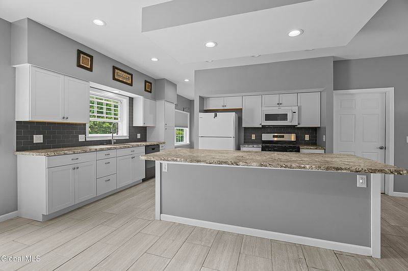 3rd image of 15 Brodie Way