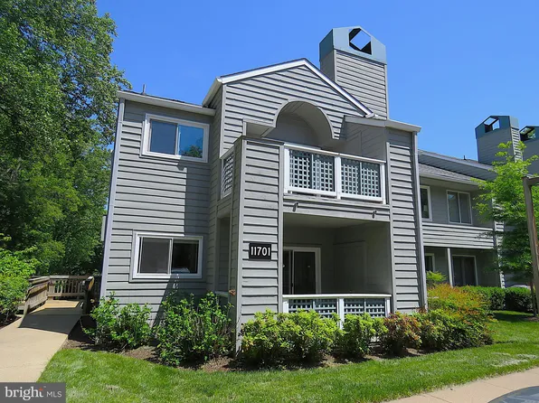 11701 Summerchase Cir APT A, Reston, VA 20194