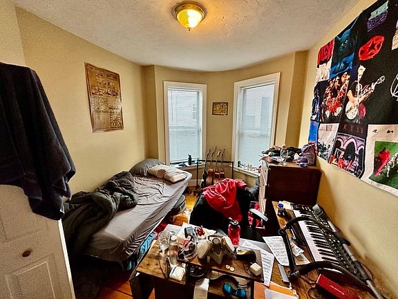 3rd image of 17 Highgate St APT 6
