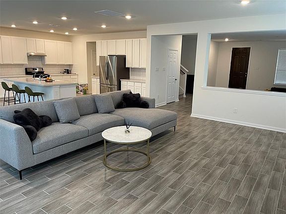 2nd image of 4110 Shady Palmetto Dr