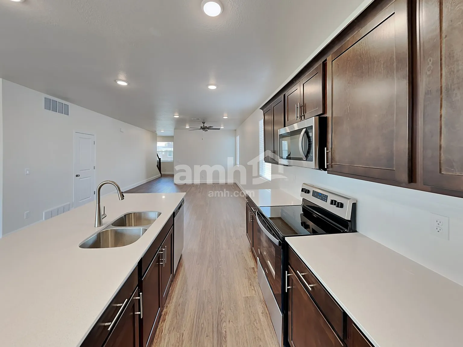 4 bed, 3.0 bath, 2181 sqft, $2,835 — Photo 3