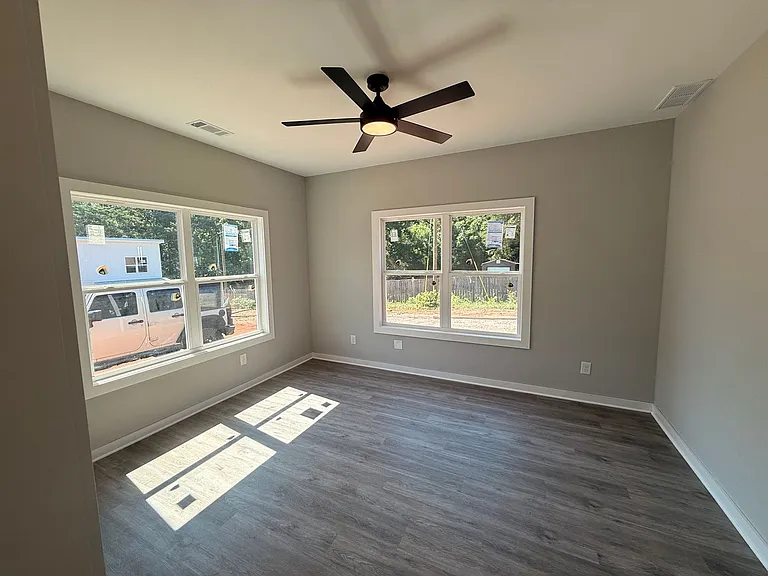 815 Whitehall Rd — Photo 6