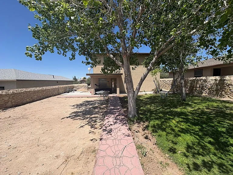 629 Bell Gordon St — Photo 19