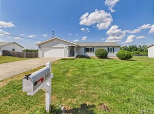 1049 Troutman Dr, Lebanon, MO 65536