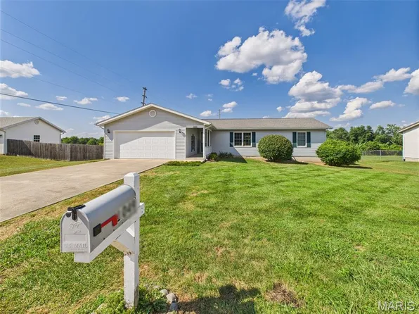 1049 Troutman Dr, Lebanon, MO 65536