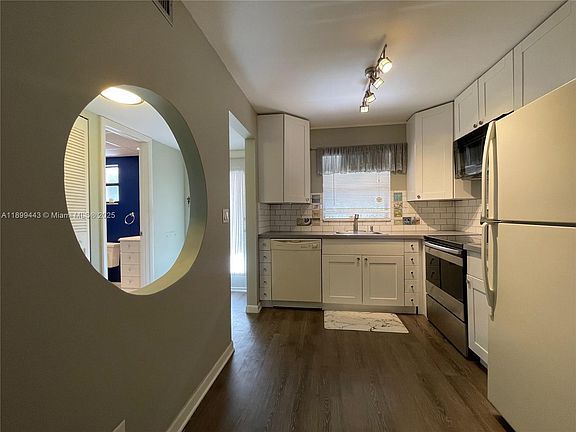 4th image of 10123 Sunrise Lakes Blvd APT 208