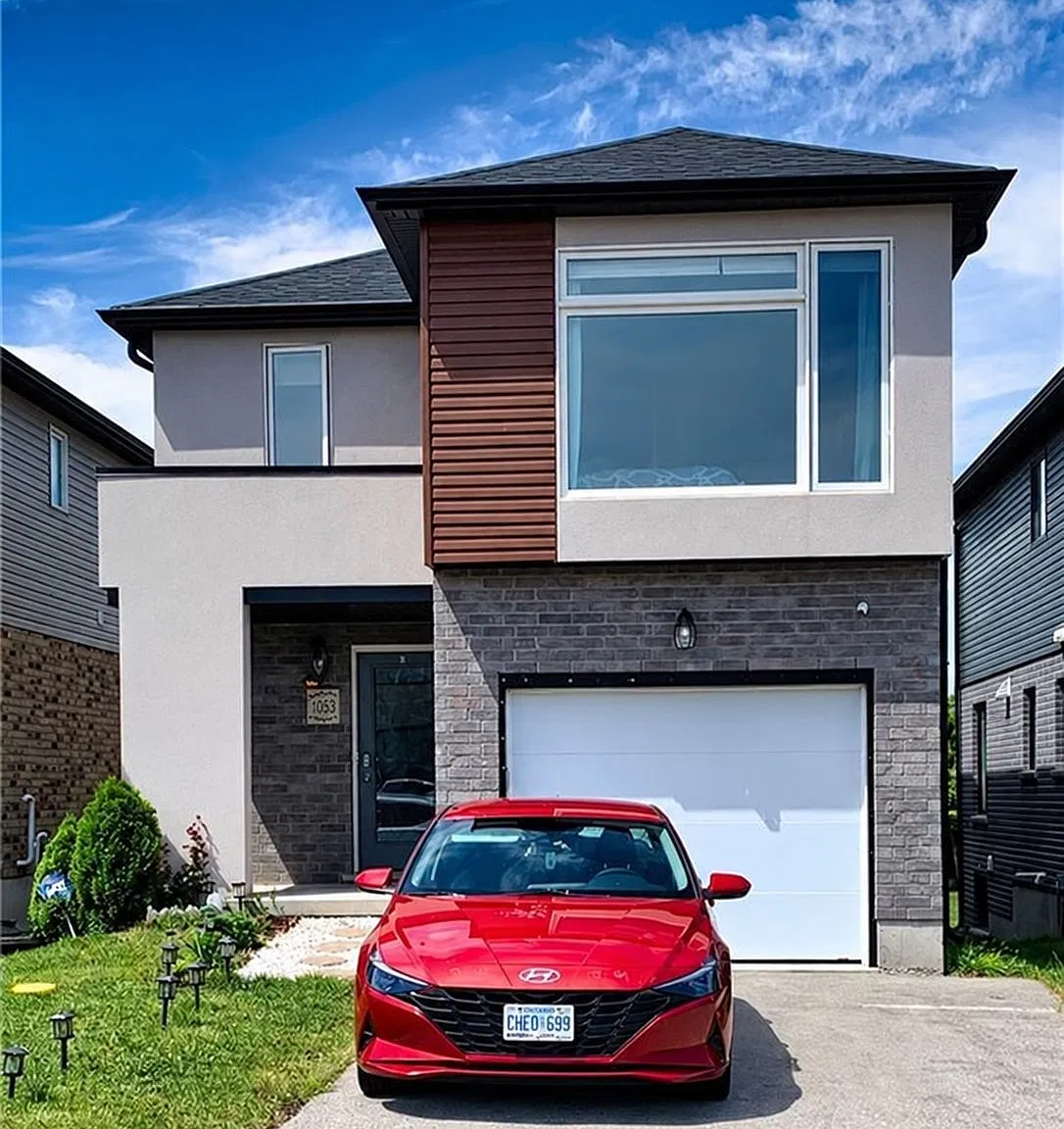 4 bed, $2,700 — Photo 1