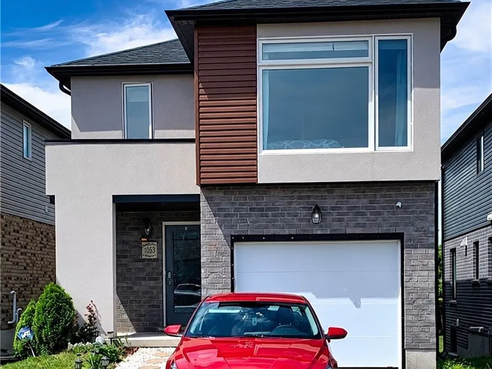 1855 Foxridge Cres