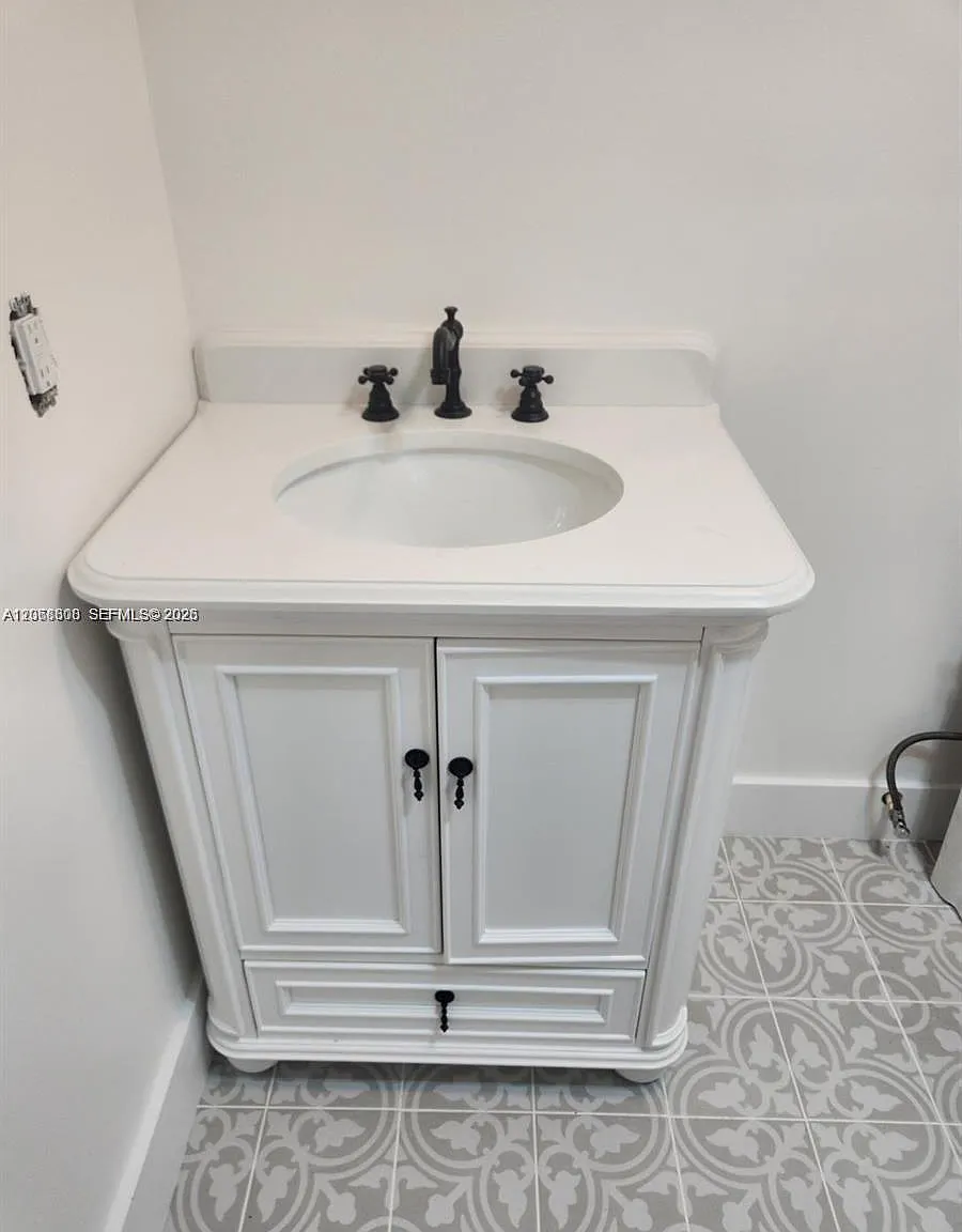 Seagrape Village Condo — Photo 4