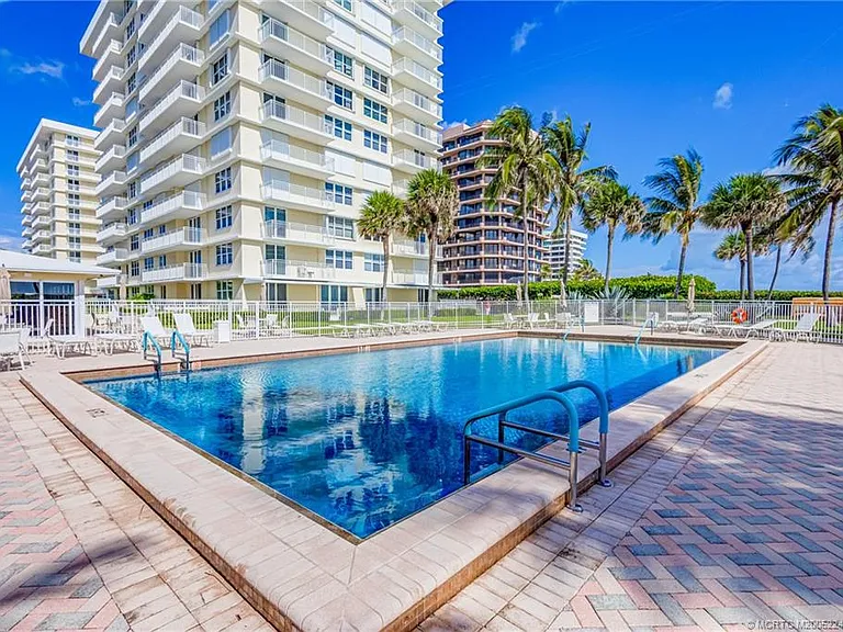 500 Ocean Dr #W-11 — Photo 1