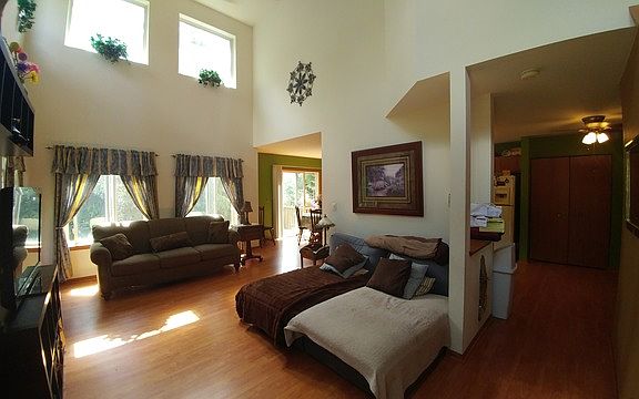 2nd image of 2031 Orchard Ln #2031