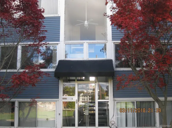 2419 Riverside Dr APT 209, Trenton, MI 48183
