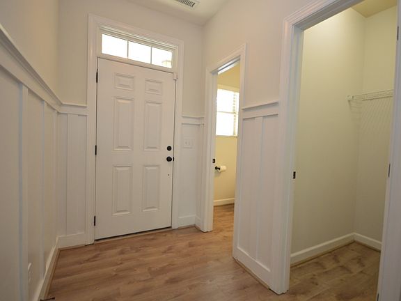 3rd image of 204 Station Dr