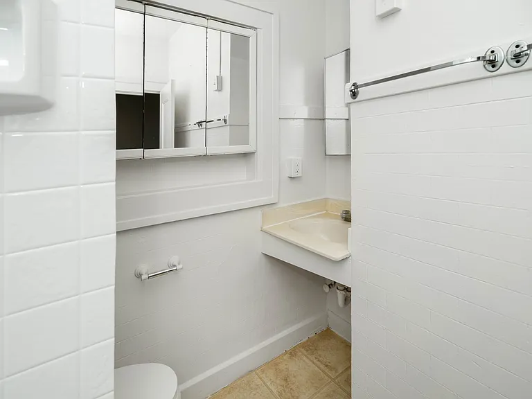 826 17th St #3 — Photo 7