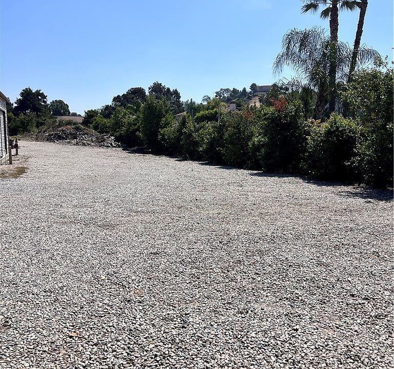1st image of 740 N Amelia Ave