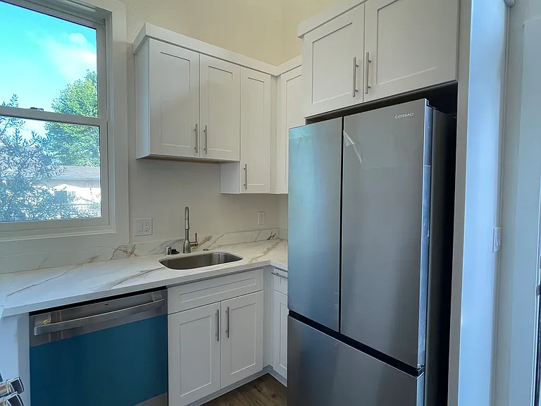 1120 Oak St #3 — Photo 7