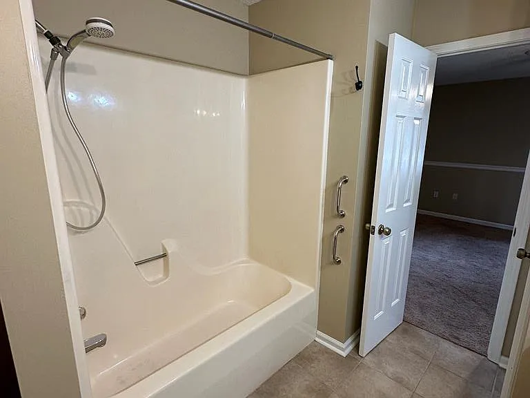 910 Crawford Cir — Photo 12
