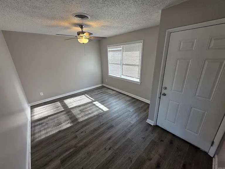 8 W Windsor Dr — Photo 4