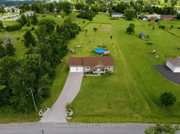 11074 3rd St, Prince Edward County, ON K0K 2T0