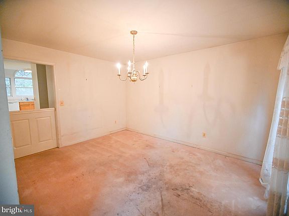5th image of 9513 Vinnia Ct