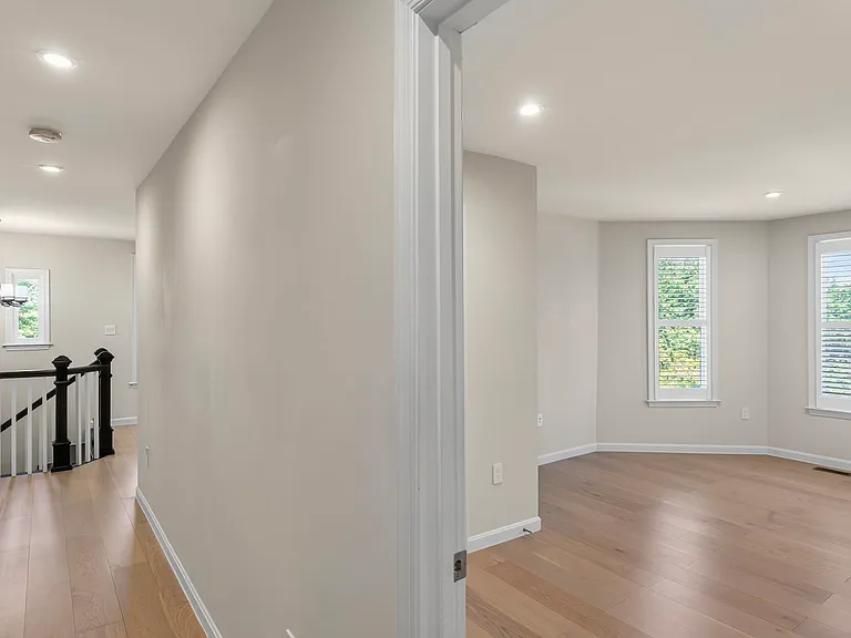 1303 Maple View Pl SE — Photo 18