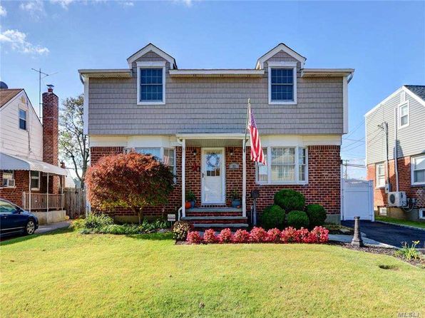 32 Mcalester Ave Hicksville Ny 11801 Zillow