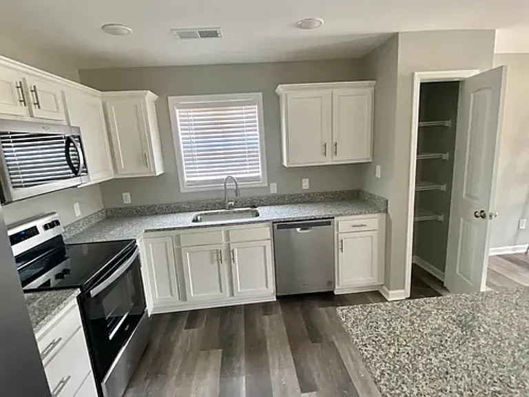 1085 Judah Bear Blvd — Photo 8